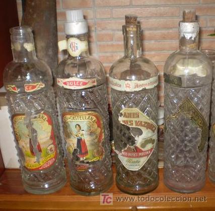 Sammlung von Weinen und Lik&ouml;ren: 4 BOTELLAS ANTIGUAS DE ANIS. LA CASTELLANA, PEPE LUIS VAZQUEZ Y OTRA.