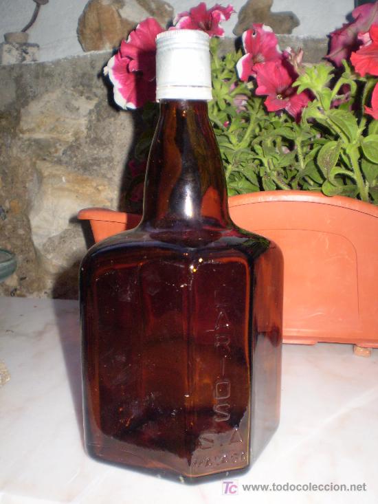 Sammlung von Weinen und Lik&ouml;ren: ANTIGUA BOTELLA DE LARIOS. TRIPLE SECO.