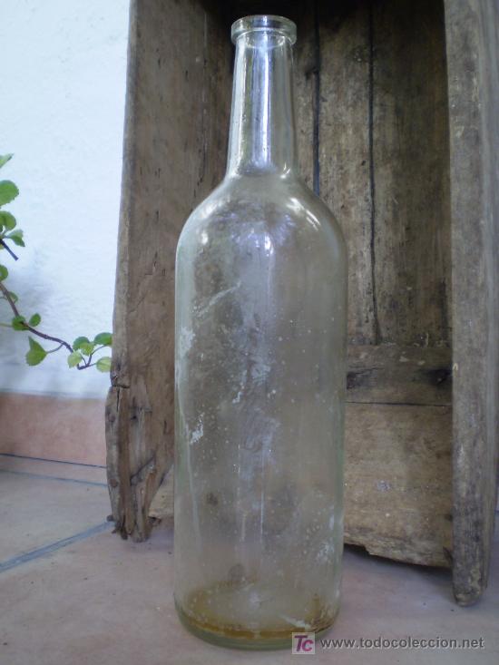Collection of wines and liquors: BOTELLA DE ANIS DE CHINCHON RECUERO.