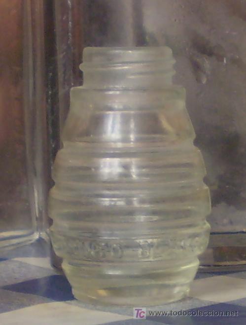 Collection of wines and liquors: PEQUE&Ntilde;A BOTELLITA DE LICOR PUNTO BLANCO. MURCIA.