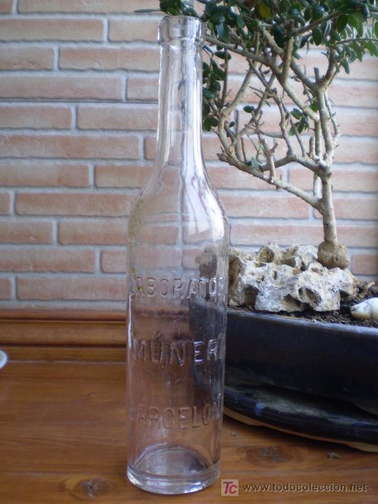 Sammlung von Weinen und Lik&ouml;ren: BOTELLA DE LICOR DE BREA. LABORATORIO MUNERA BARCELONA.