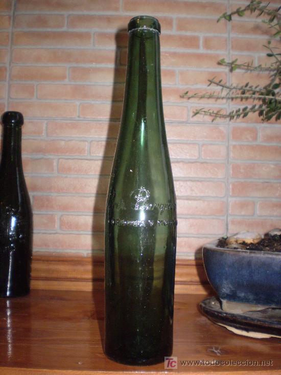 Collection of wines and liquors: ANTIGUA BOTELLA DE PEREZ BARQUERO. CORDOBA-MONTILLA.