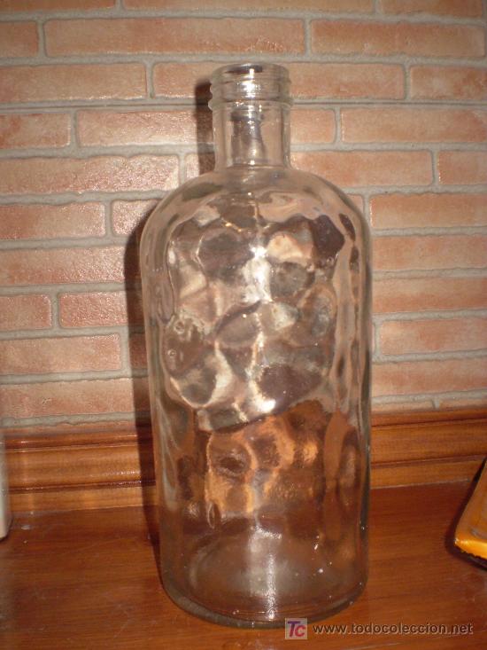Sammlung von Weinen und Lik&ouml;ren: ANTIGUA BOTELLA DE TAVERNA.