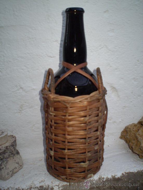 Coleccionismo de vinos y licores: ANTIGUA BOTELLA DE WHISKY DE WILLIAMS & HUMBERT. RELIEVE EN LA BOTELLA.