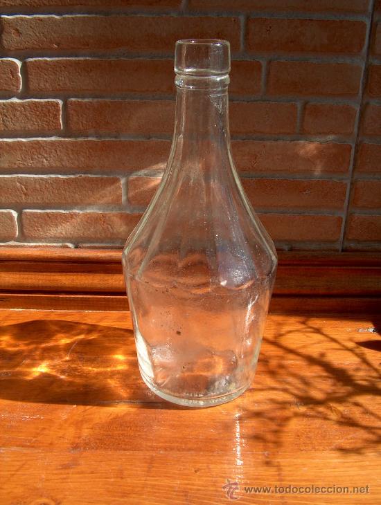 Sammlung von Weinen und Lik&ouml;ren: ANTIGUA BOTELLA DE LICOR, ESTEBAN TIRADO. JAEN.