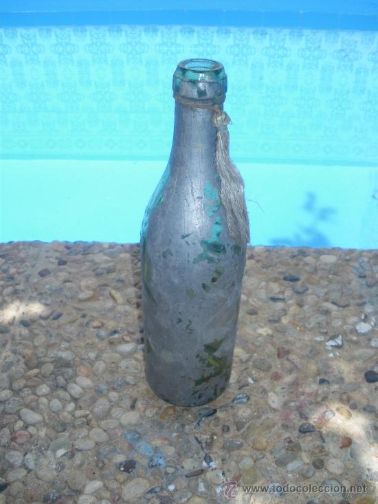 Sammlung von Weinen und Lik&ouml;ren: MUY ANTIGUA BOTELLA PLATEADA.
