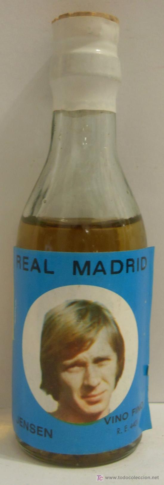 Sammlung von Weinen und Lik&ouml;ren: BOTELLIN DE VINO FINO CON ETIQUETA DEL JUGADOR JENSEN DEL EQUIPO DE FUTBOL REAL MADRID.