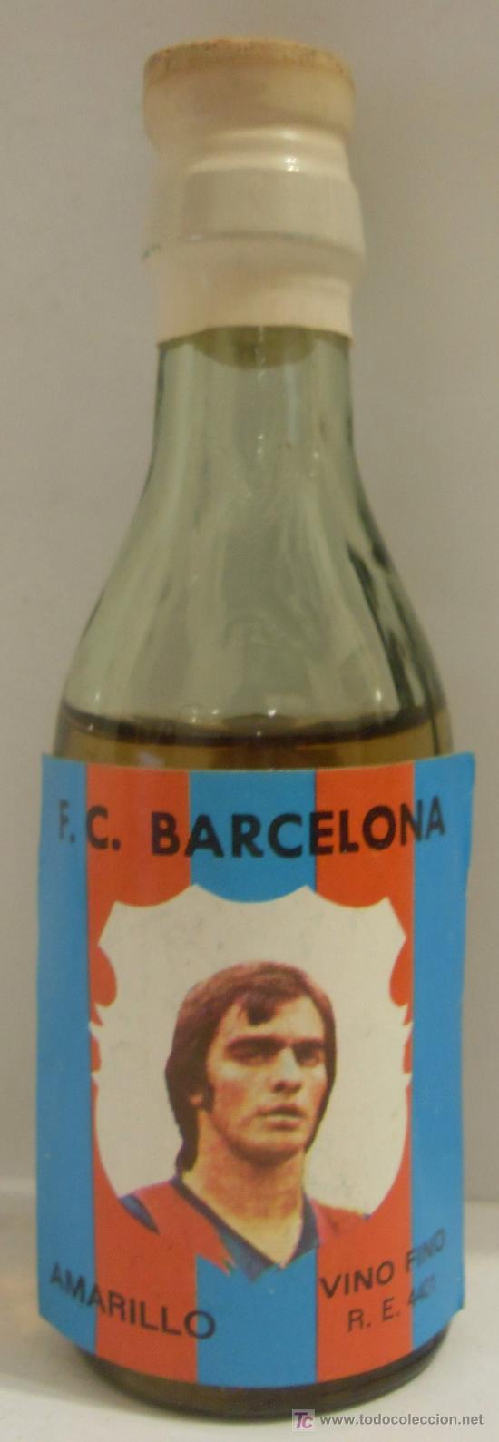Sammlung von Weinen und Lik&ouml;ren: BOTELLIN DE VINO FINO CON ETIQUETA DEL JUGADOR AMARILLO. EQUIPO FUTBOL CLUB BARCELONA.