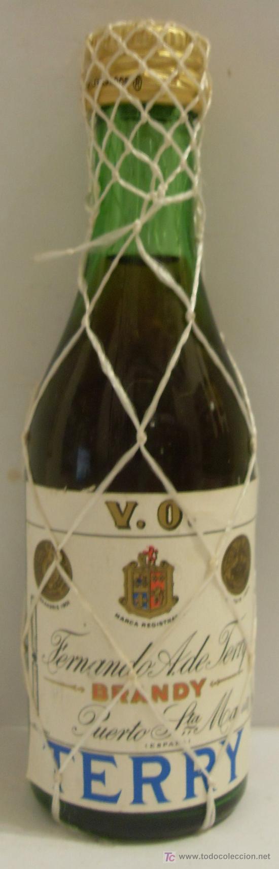 Sammlung von Weinen und Lik&ouml;ren: BOTELLIN DE BRANDY DE JEREZ V.O. BODEGA FERNANDO A. DE TERRY. EL PUERTO DE SANTA M&ordf;, CADIZ.