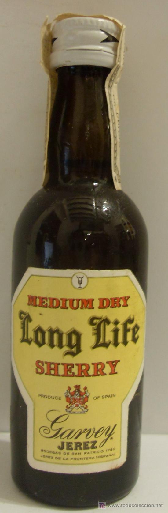 Sammlung von Weinen und Lik&ouml;ren: BOTELLIN DE VINO DE JEREZ MEDIUM DRY LONG LIFE. BODEGAS GARVEY. JEREZ DE LA FRONTERA, CADIZ.