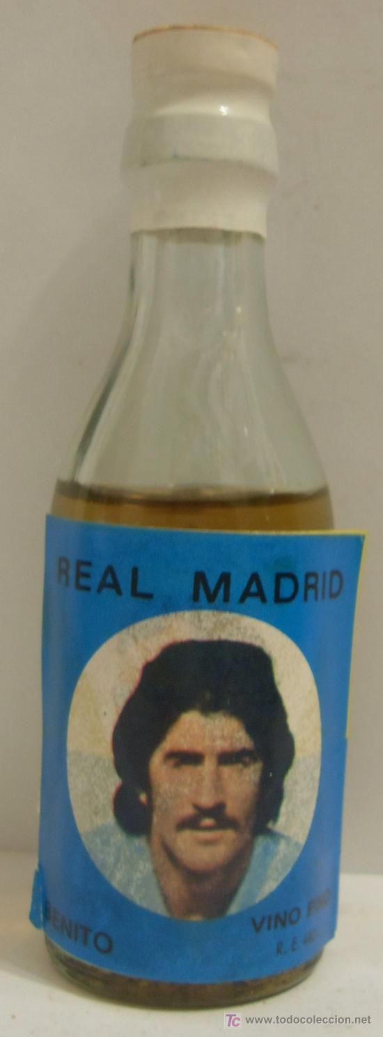 Coleccionismo de vinos y licores: BOTELLIN DE VINO FINO CON ETIQUETA DEL JUGADOR BENITO DEL EQUIPO DE FUTBOL REAL MADRID