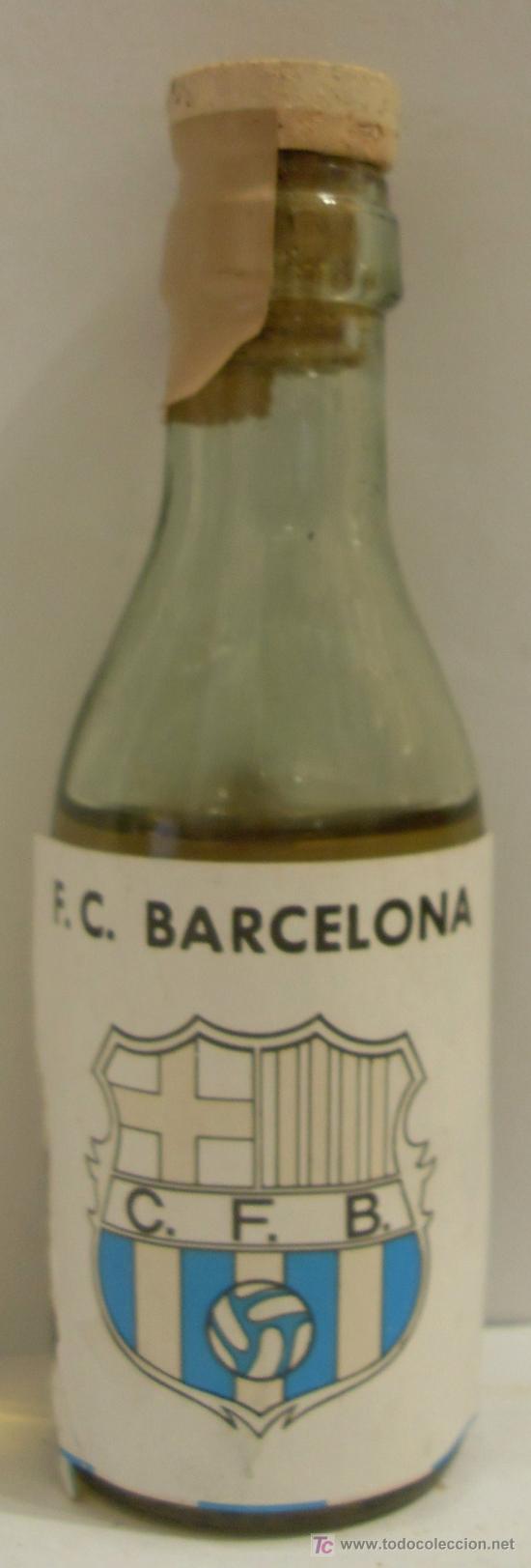 Collection of wines and liquors: BOTELLIN DE VINO FINO CON ETIQUETA DEL EQUIPO DE FUTBOL F.C. BARCELONA.