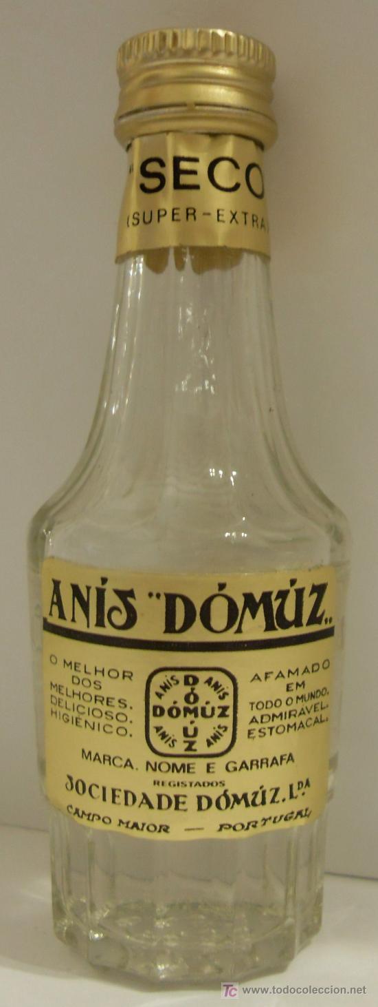 Collection of wines and liquors: BOTELLIN DE NAIS DOMUZ. DETSILERIAS SOCIEDADE DOMUZ LDA. CAMPO MAIOR, PORTUGAL.