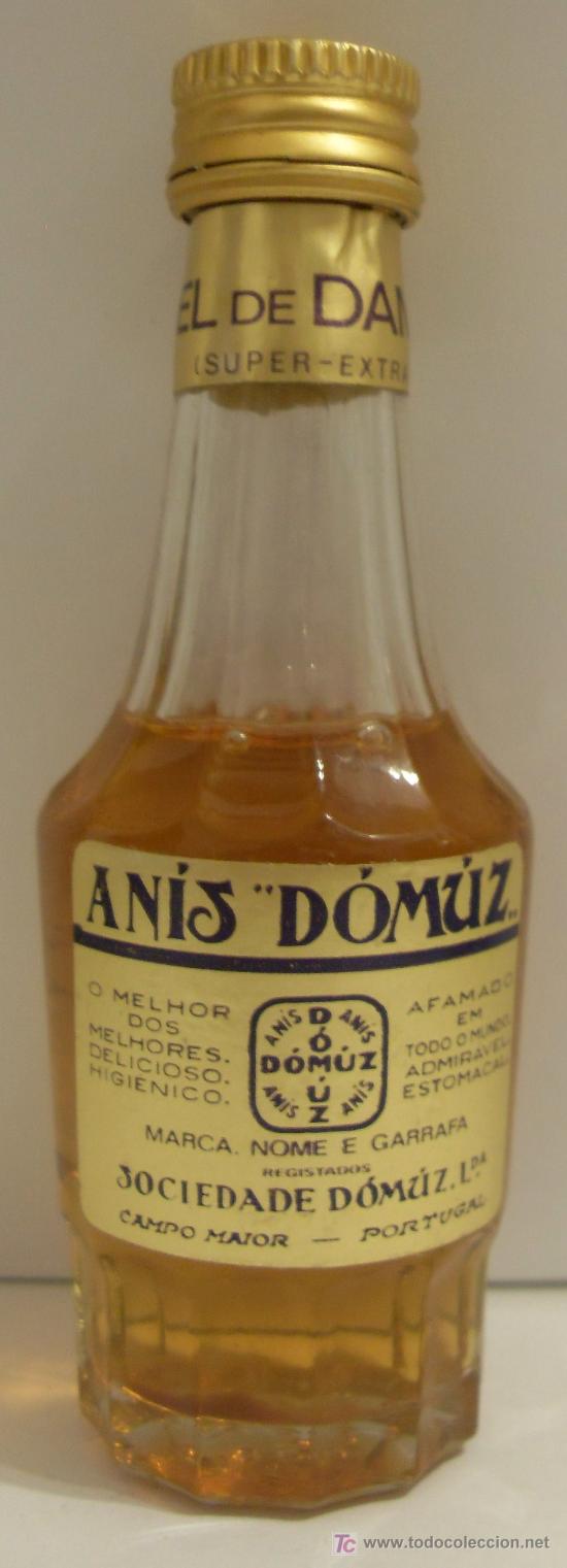 Collection of wines and liquors: BOTELLIN DE ANIS DOMUZ. DESTILERIAS SOCIEDADE DOMUZ. CAMPO MAIOR, PORTUGAL.