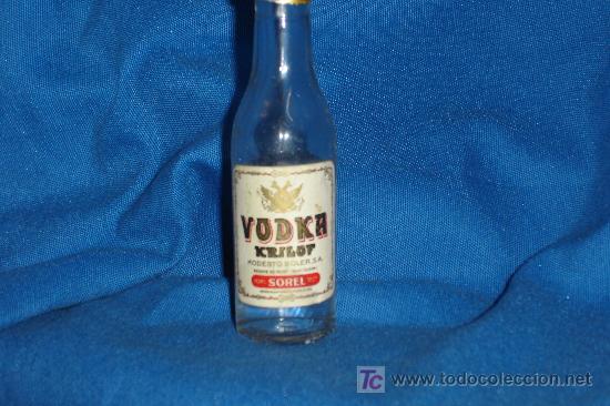 Coleccionismo de vinos y licores: VODKA KRILOF - MODESTO SOLER - ARENYS DE MUNT, BARCELONA - BOTELLIN DE LICOR ANTIGUA