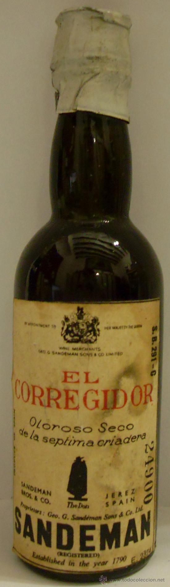 Sammlung von Weinen und Lik&ouml;ren: BOTELLIN DE VINO OLOROSO SECO EL CORREGIDOR. BODEGAS SANDEMAN. JEREZ DE LA FRONTERA, CADIZ.