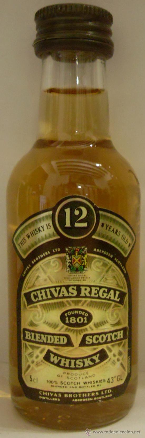 Sammlung von Weinen und Lik&ouml;ren: BOTELLIN DE WHISKY ESCOCES CHIVAS REGAL. DESTILERIAS CHIVAS HNOS. LTD. ABERDEEN, ESCOCIA.