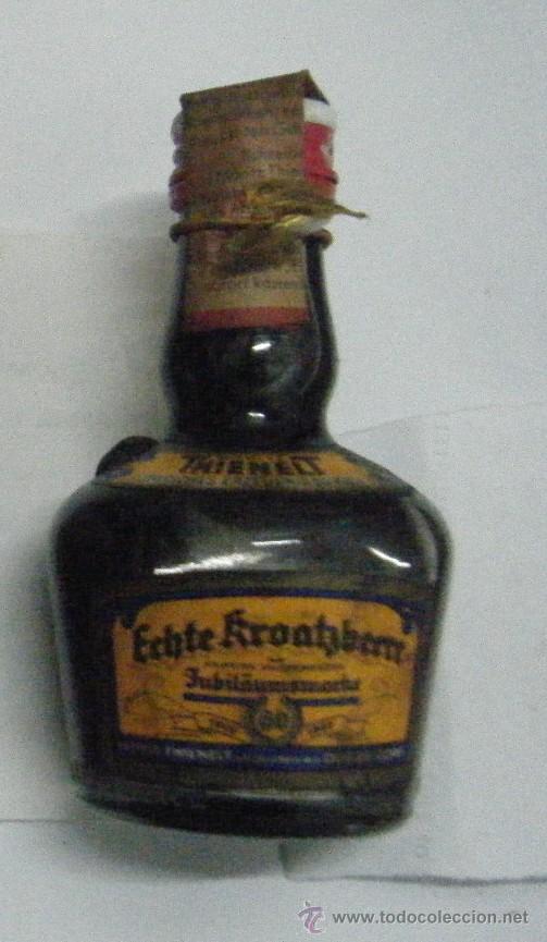 Coleccionismo de vinos y licores: BOTELLIN CANASTA DE LICOR ECHTE KROATZBEERE. DESTILERIAS MORITZ THIENELT RF-204