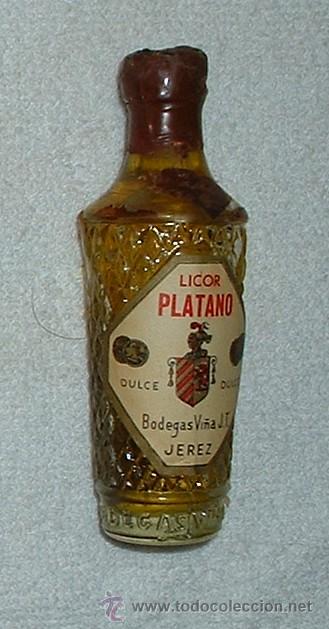 Coleccionismo de vinos y licores: BOTELLIN DE LICOR DE PLATANO. BODEGAS VI&Ntilde;AS J. T.   RF-347