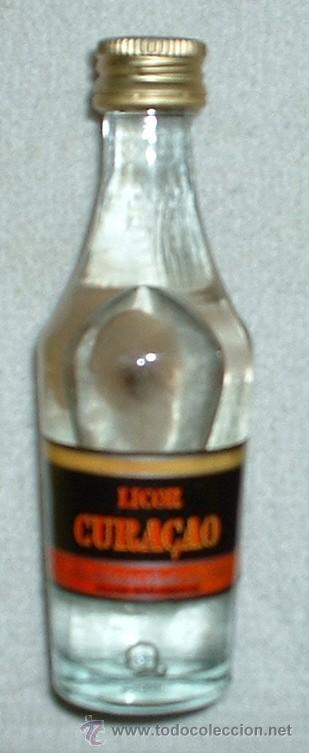 Coleccionismo de vinos y licores: BOTELLIN DE LICOR CURA&Ccedil;AO. DESTILERIAS AREHUCAS. CANARIAS    RF-462