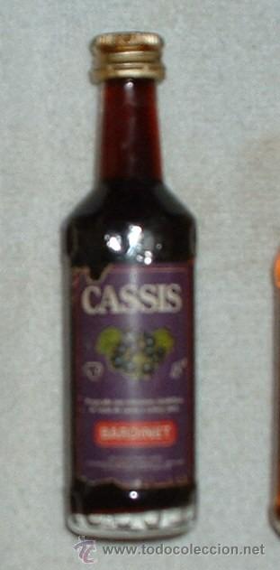 Coleccionismo de vinos y licores: BOTELLIN LICOR CASSIS. DESTILERIAS BARDINET.    RF-517