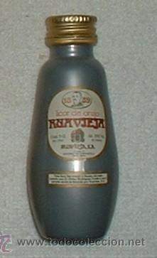 Coleccionismo de vinos y licores: BOTELLIN DE LICOR DE ORUJO RUAVIEJA. DESTILERIA RUAVIEJA. SANTIAGO DE COMPOSTELA  RF-620