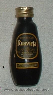 Coleccionismo de vinos y licores: BOTELLIN LICOR DE CAFE RUAVIEJA. DESTILERIA RUAVIEJA. SANTIAGO DE COMPOSTELA   RF-652