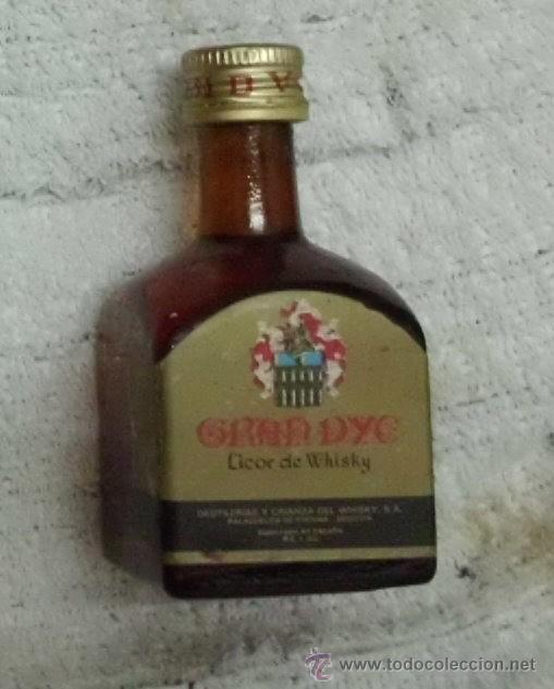 Coleccionismo de vinos y licores: BOTELLIN GRAN DIC. LICOR DE WHISKY. DESTILERIA Y CRIANZA DEL WHISKY S. A. SEGOVIA    RF-1179