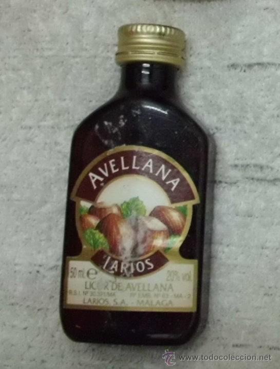 Coleccionismo de vinos y licores: BOTELLIN LICOR DE AVELLANA LARIOS. DESTILERIA LARIOS S. A. MALAGA      RF-1263