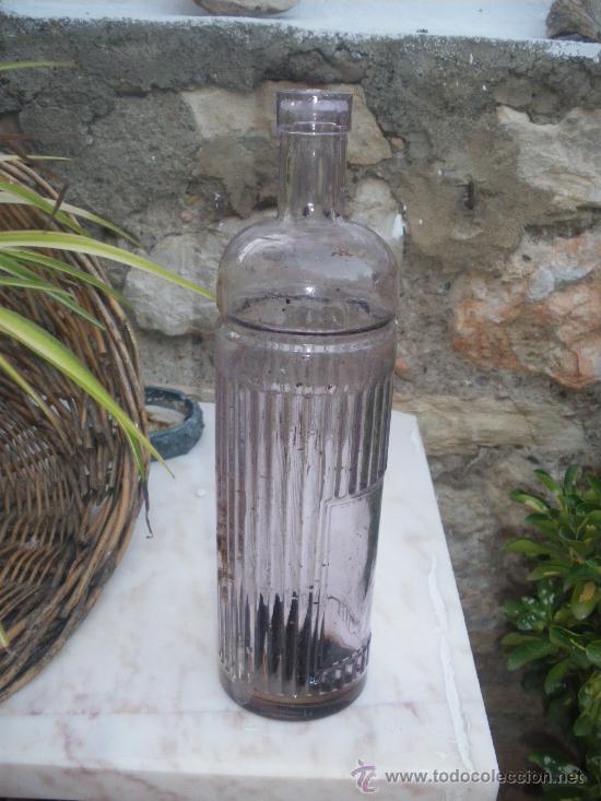 Collection of wines and liquors: ANTIGUA BOTELLA DE ANIS DE ETIQUETA CUADRADA.