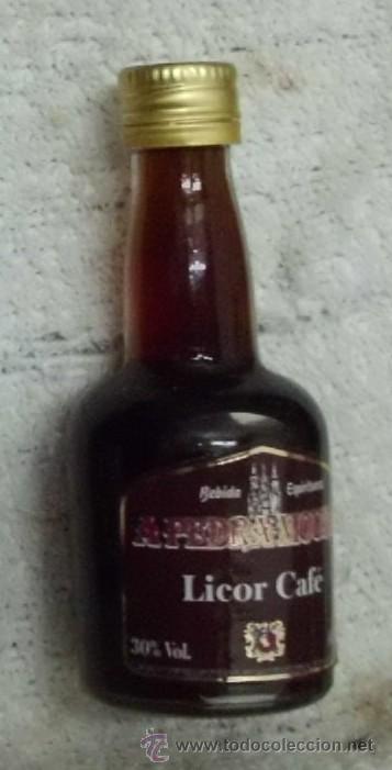 Coleccionismo de vinos y licores: BOTELLIN LICOR DE CAFE A. PEDRA MOURA. BEBIDA ESPIRITUOSA    RF-1349