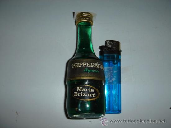 Coleccionismo de vinos y licores: Botellin de licor Peppermint de Marie Brizard, con sello de 1 peseta.