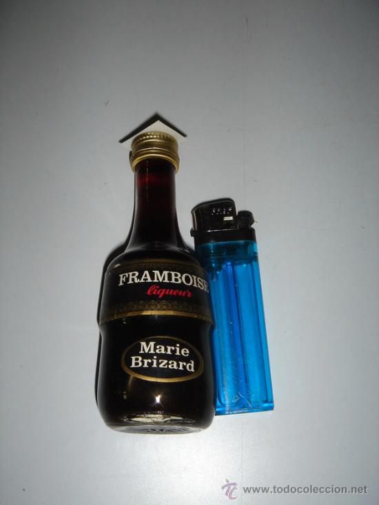 Coleccionismo de vinos y licores: Botellin de licor Framboise de Marie Brizard, con sello de 1 peseta.