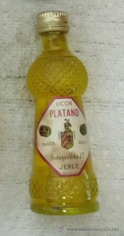 Coleccionismo de vinos y licores: BOTELLIN LICOR DE PLATANO. BODEGAS VI&Ntilde;A J. T. JEREZ       RF-1441