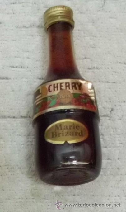 Coleccionismo de vinos y licores: BOTELLIN LICOR CHERRY. DESTILERIA MARIE BRIZARD      RF-1474