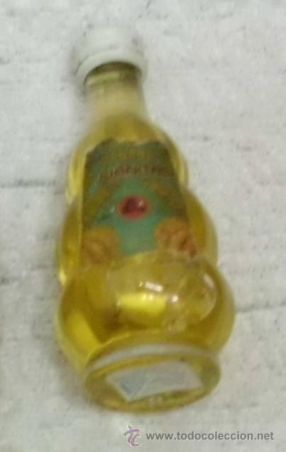 Coleccionismo de vinos y licores: BOTELLIN LICOR DE BANANA JUANITA      RF-1489