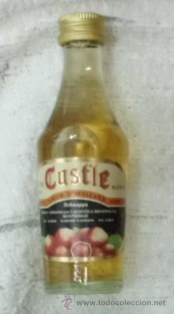 Coleccionismo de vinos y licores: BOTELLIN CASTLE. LICOR D'AVELLANA. MONTSERRAT     RF-1494
