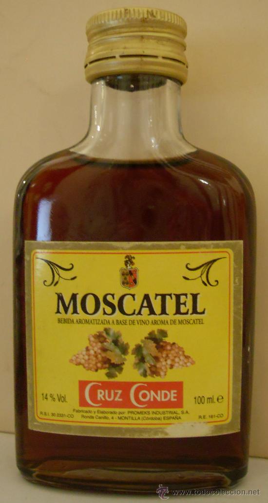 Sammlung von Weinen und Lik&ouml;ren: PETACA DE VINO MOSCATEL CRUZ CONDE. DESTILERIAS PROMEKS INDUSTRIAL. MONTILLA, CORDOBA.