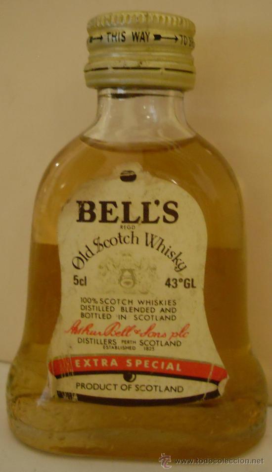 Sammlung von Weinen und Lik&ouml;ren: BOTELLIN DE WHISKY BELL&acute;S. DESTILERIAS ARTHUR BELL AND SONS. PERTH, ESCOCIA.