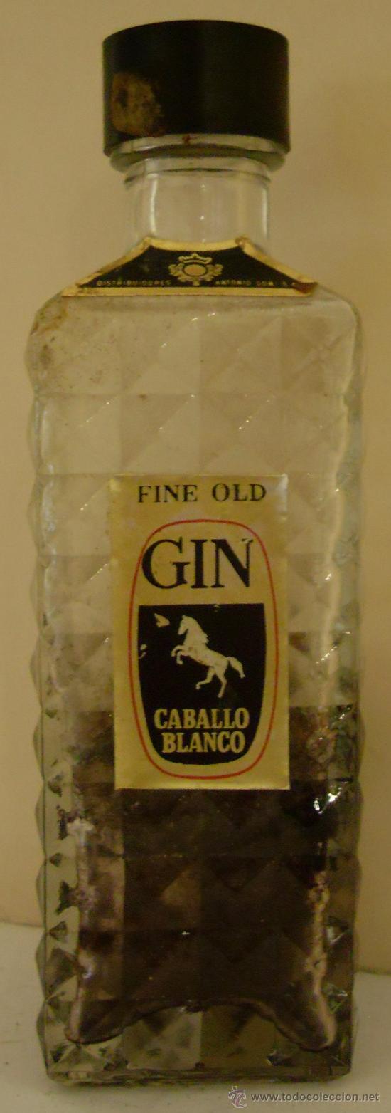 Sammlung von Weinen und Lik&ouml;ren: BOTELLIN DE GINEBRA CABALLO BLANCO. DISTRIBUYE ANTONIO GO&Ntilde;I S.A.