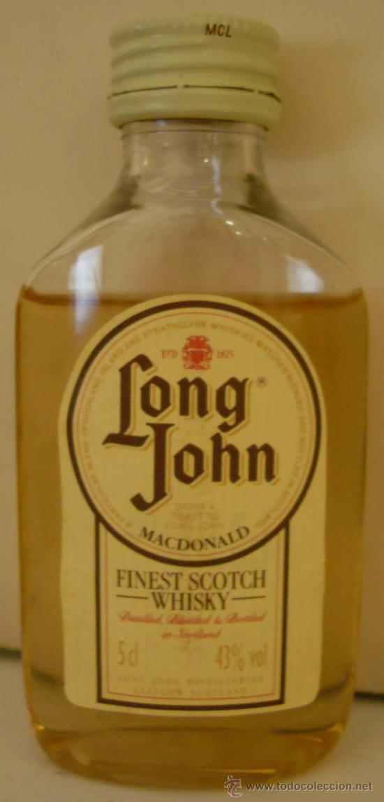 Sammlung von Weinen und Lik&ouml;ren: BOTELLIN DE WHISKY ESCOCES LONG JOHN. DESTILERIAS LONG JOHN. GLASGOW, ESCOCIA.