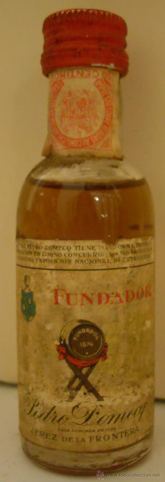 Sammlung von Weinen und Lik&ouml;ren: BOTELLIN DE BRANDY FUNDADOR. BODEGAS PEDRO DOMECQ. JEREZ DE LA FRONTERA, CADIZ.