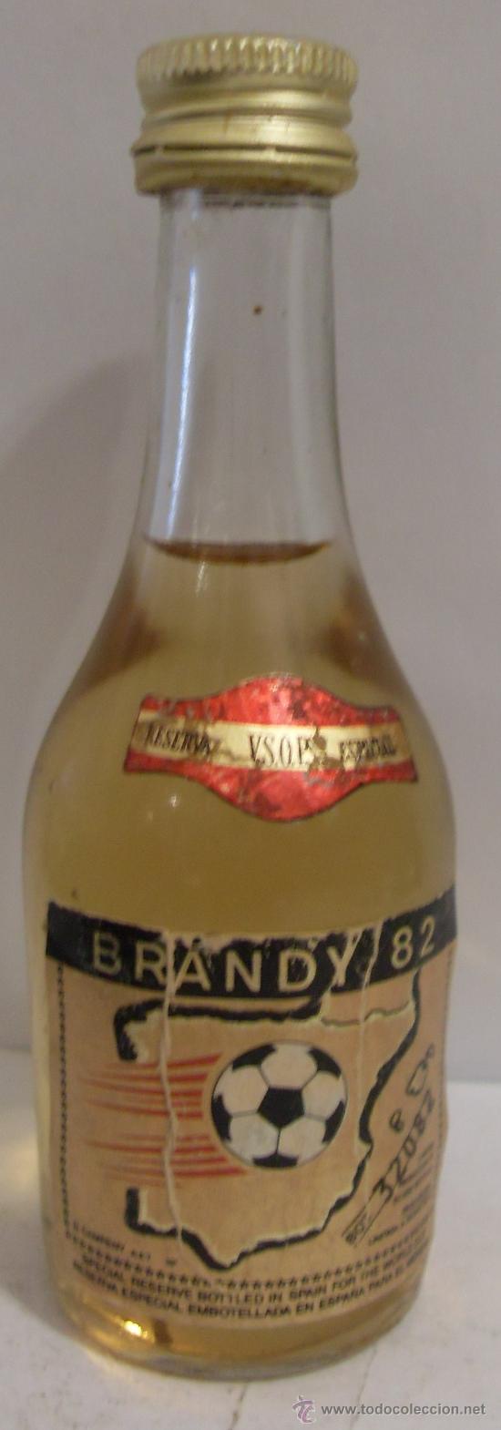 Sammlung von Weinen und Lik&ouml;ren: BOTELLIN DE BRANDY 82. DESTILERIAS CAMPENY. BARCELONA, ESPA&Ntilde;A.