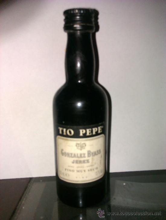 Sammlung von Weinen und Lik&ouml;ren: BOTELLIN GONZALEZ BYASS. JEREZ. TIO PEPE. FINO MUY SECO.