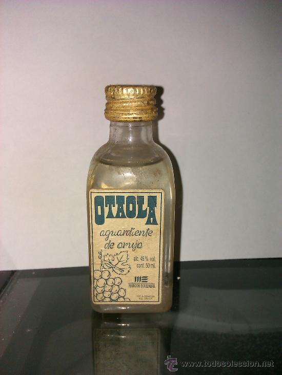 Sammlung von Weinen und Lik&ouml;ren: BOTELLIN OTAOLA. AGUARDIENTE DE ORUJO. MARCOS EGUIZABAL.
