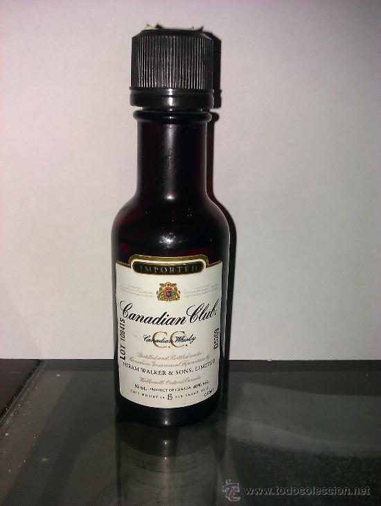 Sammlung von Weinen und Lik&ouml;ren: BOTELLIN CANADIAN CLUB. WHISKY. WALKER. CANADA.