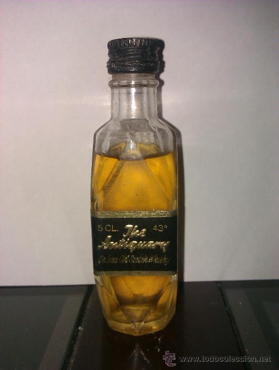 Sammlung von Weinen und Lik&ouml;ren: BOTELLIN THE ANTIQUARY. DELUXE OLD SCOTCH WHISKY. SCOTLAND.