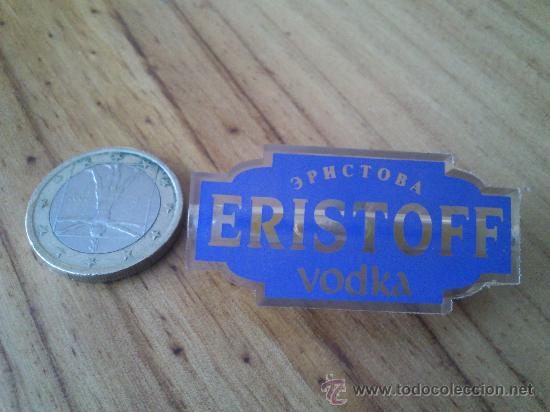 Coleccionismo de vinos y licores: Pin Original De Bebidas Smirnoff, Vodka Ruso.