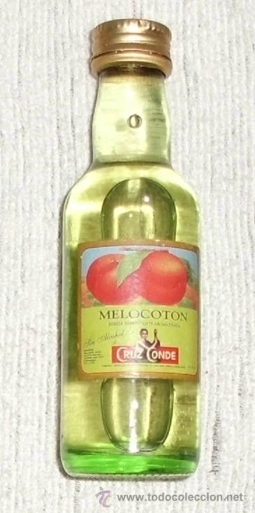 Coleccionismo de vinos y licores: BOTELLIN DE LICOR DE MELOCOTON CRUZ CONDE. CORDOBA    RF-2204