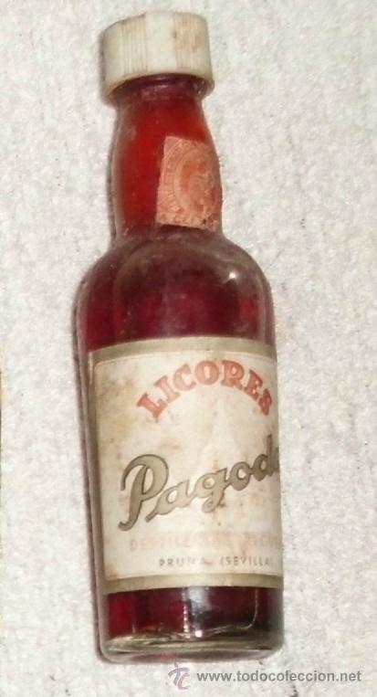 Coleccionismo de vinos y licores: BOTELLIN LICORES PAGODA. DESTILERIA REGUERA. SEVILLA    RF-2338